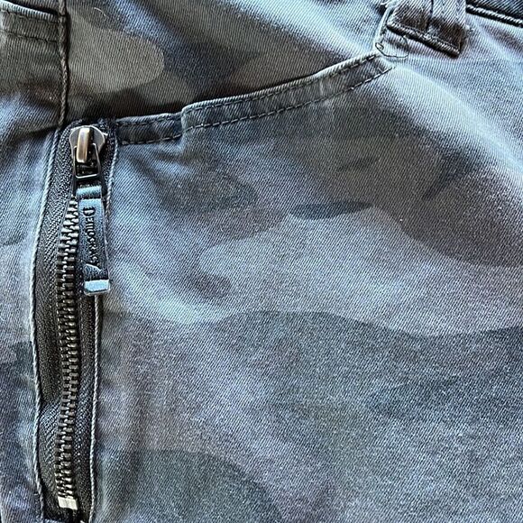 DEMOCRACY “AB” SOLUTION CAMO JEGGING WITH DISTRESSED KNEES SIZE 4 - Picture 8 of 10